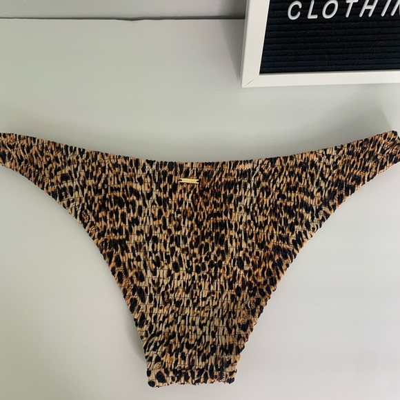 Victoria’s Secret Cheetah Ribbed Cheeky Bikini Bottoms Size XL Animal Print Swim - Picture 7 of 8